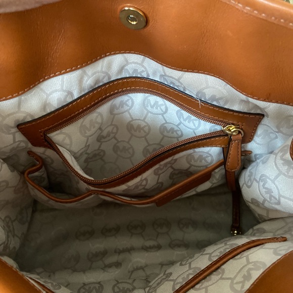 BLACK FRIYAY!!Michael Kors! Sophisticated bagNWOT! Stored w/❤️ - Picture 12 of 14